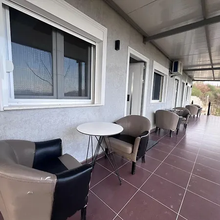 I Pari Ξενοδοχείο 3*